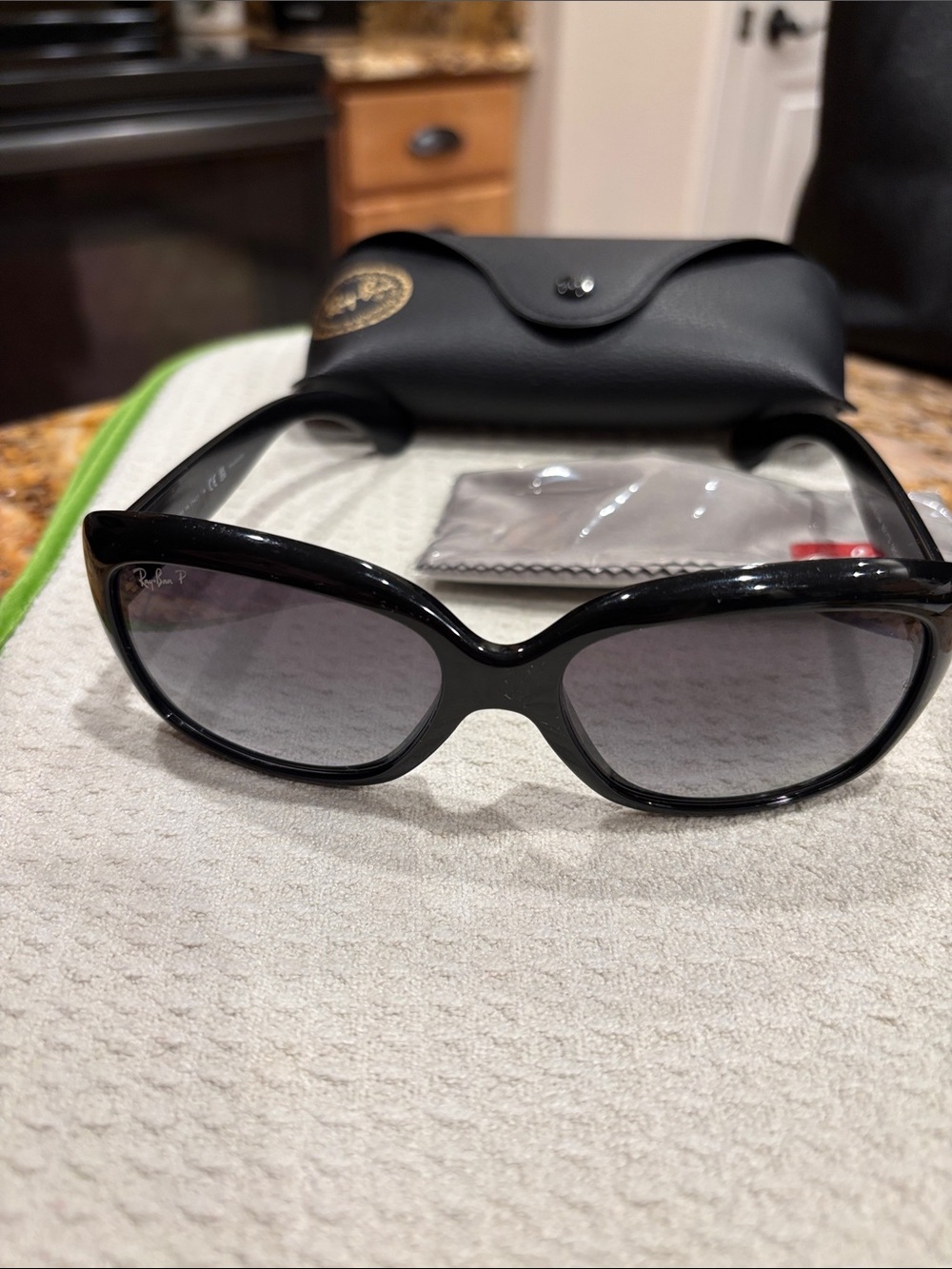 Ray-Ban sunglasses - Picture 2 of 5